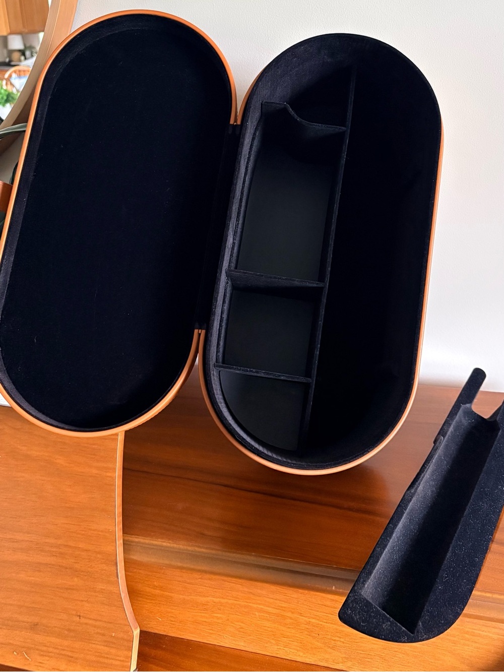 Dyson Leather Organizer/Travel Case - Picture 3 of 13